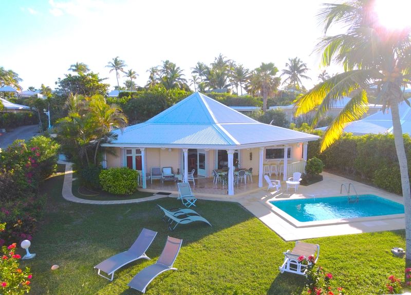Location villa Chadeck pour 6 personnes à Saint François en Guadeloupe.