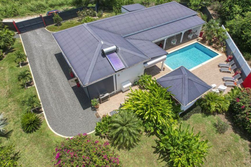 Villa Bikini : location maison de vacances avec piscine privative pour 6 personnes en Guadeloupe – Saint François.